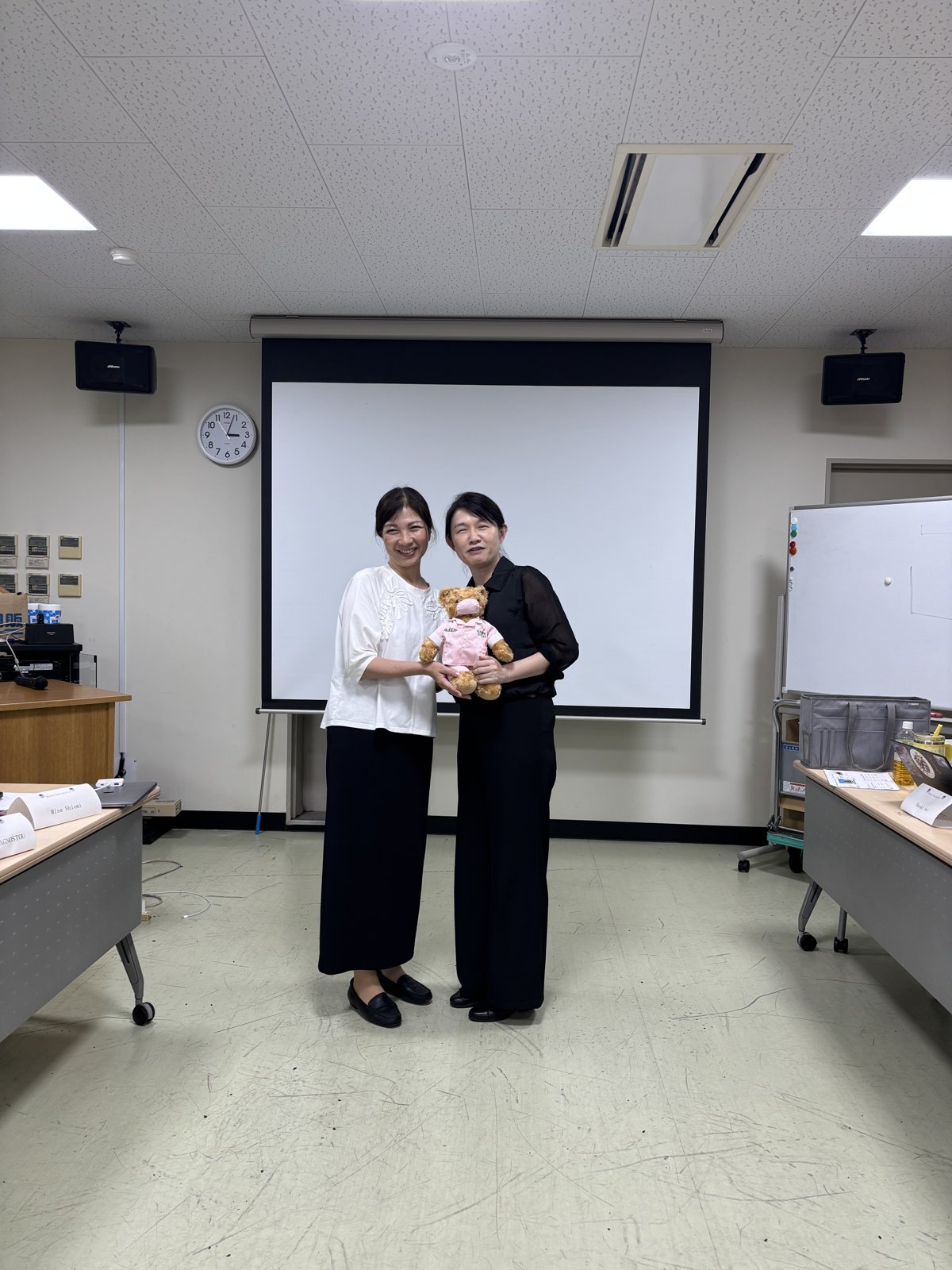 国立台湾大学からの記念品の贈呈